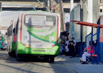 Novos pontos de ônibus garantem mais conforto em frente à Rodoviária de Nova Iguaçu