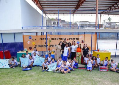 Alunos da rede municipal de Nova Iguaçu criam casinhas e brinquedos sustentáveis para pets resgatados