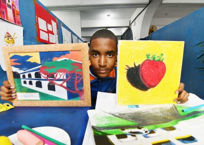Aluno da EJA em Nova Iguaçu descobre talento artístico e inspira comunidade escolar