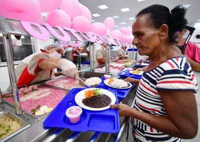 Nova Iguaçu promove ação de conscientização sobre segurança alimentar no Restaurante do Povo