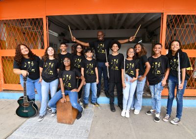 Porteiro de escola municipal em Austin vira maestro e transforma alunos pela música