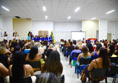 Nova Iguaçu encerra o ano letivo de 2025 com celebração e homenagens à rede municipal