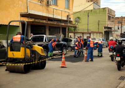 Prefeitura de Nova Iguaçu mantém operação tapa-buraco em vias de grande circulação