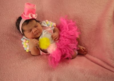 Recém-nascidos entram no clima de Carnaval e transformam maternidade em cenário de alegria e afeto