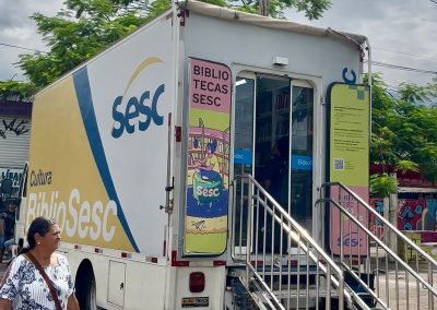 Parceria entre Prefeitura e SESC traz biblioteca móvel à Nova Iguaçu