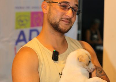 Campanha de adoção de animais em Nova Iguaçu ganha histórias de amor e superação às vésperas do Dia da Mulher