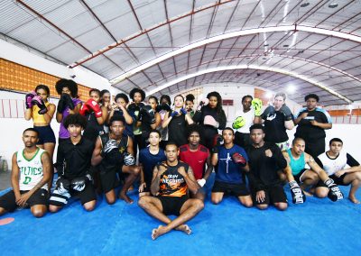 Aulas gratuitas de boxe atraem jovens e revelam talentos na Vila Olímpica