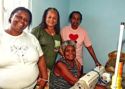 Oficinas de costura em Nova Iguaçu transformam criatividade em renda para mulheres