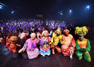 Prefeitura de Nova Iguaçu leva 500 alunos com deficiência ao teatro