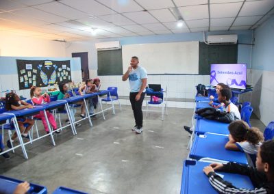 Libras para todos: alunos de escola municipal de Nova Iguaçu aprendem uma nova forma de se comunicar