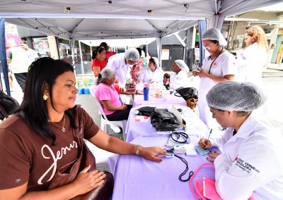Prefeitura de Nova Iguaçu leva serviços de saúde e prevenção às mulheres de Austin no Outubro Rosa